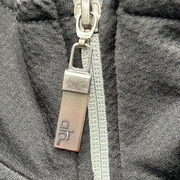 Alo Yoga Jacket Womens Medium Black Coolfit Performance Lightweight Vented Gym - Picture 6 of 16